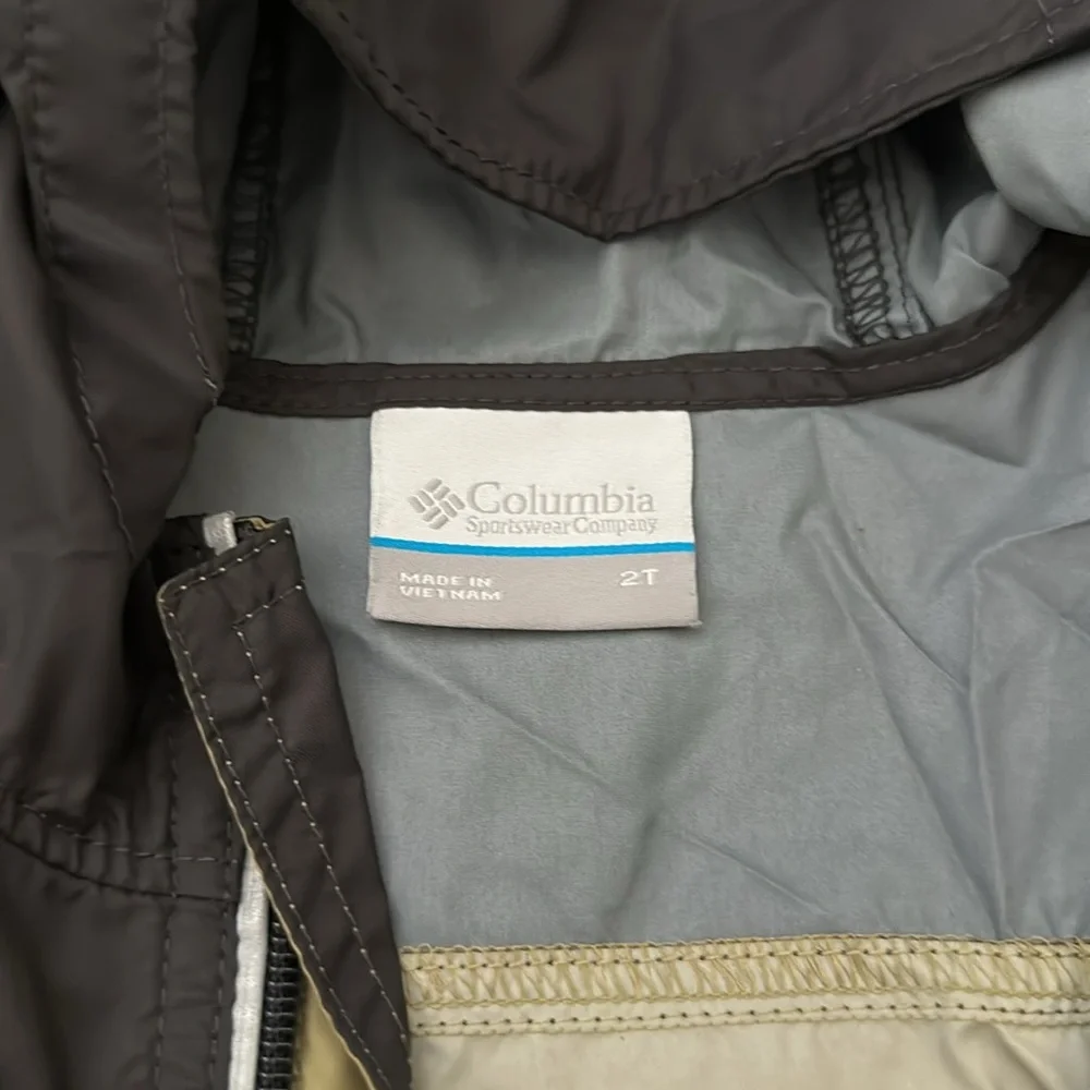 Columbia • lightweight windbreaker